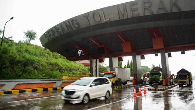 Gerbang Tol Merak (Astra Infra Toll Tangerang Merak).