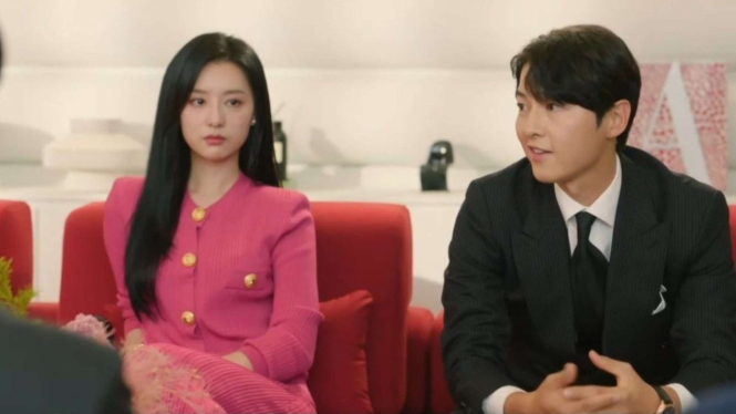 Kim Ji Won dan Song Joong Ki di Queen of Tears