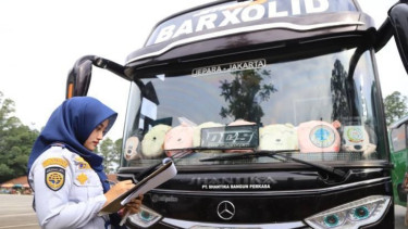 Pengecekan kelaikan bus di Terminal Poris Tangerang