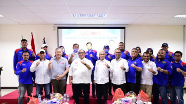 Presiden KSPSI Andi Gani Nena Wea minta anggota aktif awasi pelaksanaan THR Lebaran.