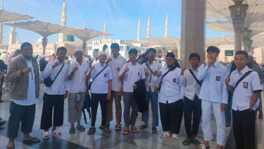 Sejumlah siswa IDN Boarding School backpaker keliling negara berbagi ilmu IT dan hafalan Alquran.