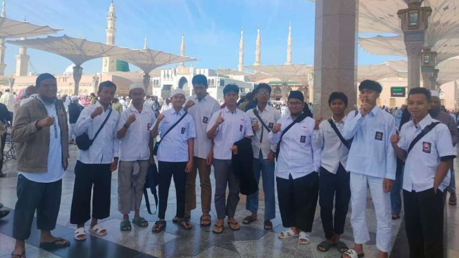 Sejumlah siswa IDN Boarding School backpaker keliling negara berbagi ilmu IT dan hafalan Alquran.