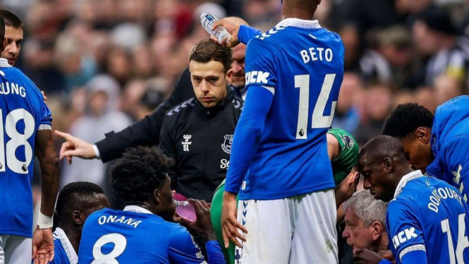Pemain Everton bukber saat menghadapi Newcastle United