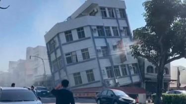 Bangunan di Taiwan Setelah Gempa Terjadi (Doc: AP Photo)