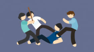 Seorang pemuda menjadi bulan bulanan dan pengeroyokan oleh warga di Koja, Jakarta Utara, lantaran tertinggal kelompoknya saat melakukan konvoi bagi-bagi takjil.