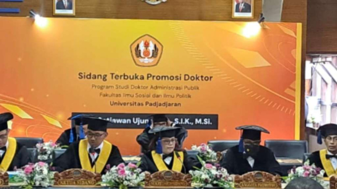 Sidang terbuka promosi doktor