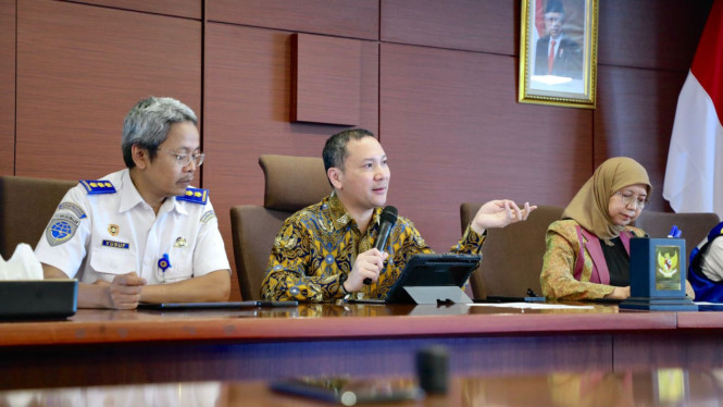 Deputi Bidang Koordinasi Infrastruktur dan Transportasi Kementerian Koordinator Bidang Kemaritiman dan Investasi, Rachmat Kaimuddin, dalam konferensi pers di kantornya, Kamis, 4 April 2024.