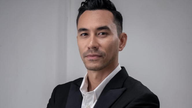 Darius Sinathrya.