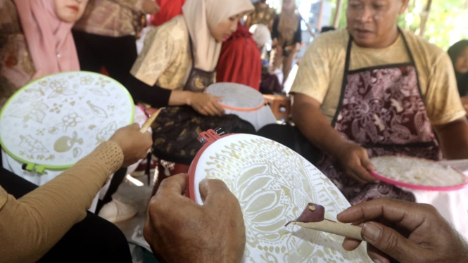 Ilustrasi menbatik.