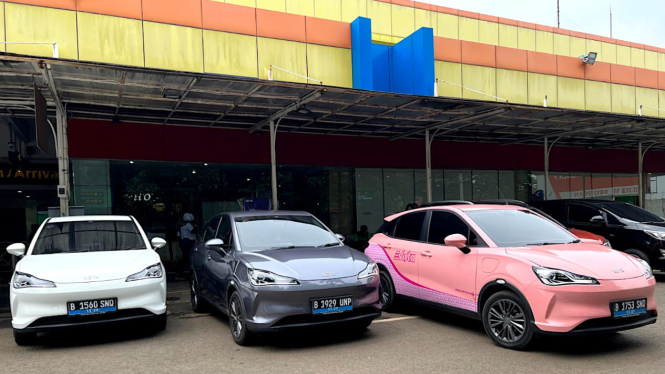 Neta V jadi taksi listrik di Bandara Halim Perdanakusuma