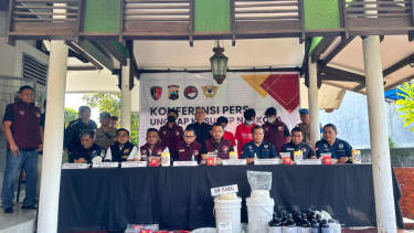 Bea Cukai menggerebek laboratorium narkotika ilegal (clandestine lab)