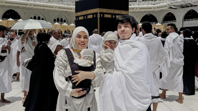 Atta Halilintar, Aurel Hermansyah dan kedua anaknya.