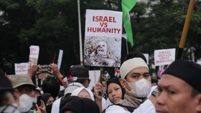 Massa For You Palestine (FYP) mengecam Israel.