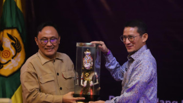 Kepala BPJPH, Muhammad Aqil Irham dan Menparekraf, Sandiaga Uno