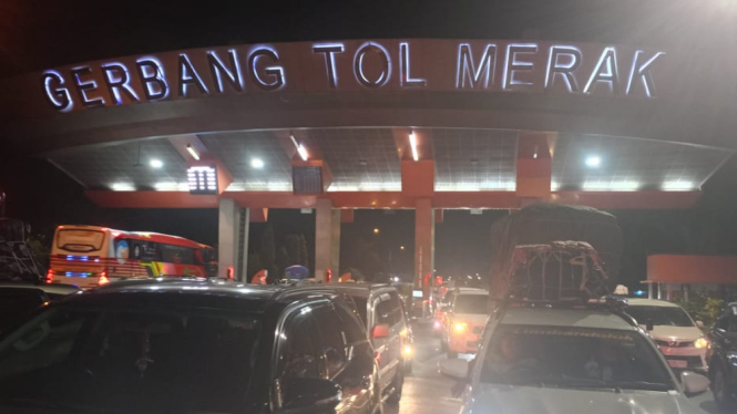 Kemacetan Panjang Terjadi Hingga Keluar Pelabuhan Merak