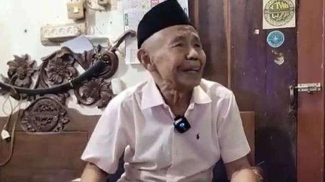 Sosok pemimpin Masjid Aolia, KH Raden Ibnu Hajar Sholeh Pranolo (Mbah Benu)
