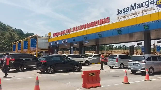 Kondisi arus lalu lintas di Tol Kalikangkung Minggu siang 7 April 2024