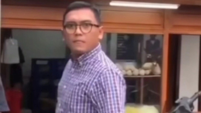 Pengendara mobil marah-marah usai ditegur parkir sembarangan