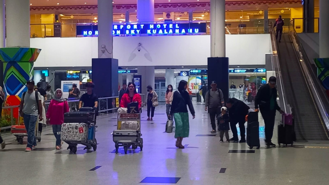 Aktivitas penumpang di Bandara Kualanamu, Kabupaten Deliserdang.(B.S.Putra/VIVA)