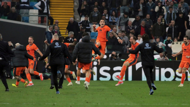 Pemain Inter Milan Davide Frattesi rayakan gol