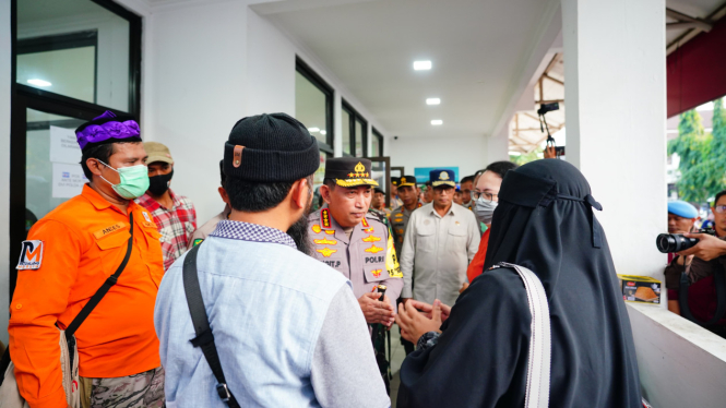 Kapolri Temui Keluarga Korban Kecelakaan Maut di KM 58 Tol Cikampek