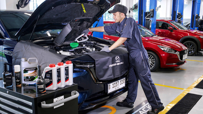 Servis mobil Mazda