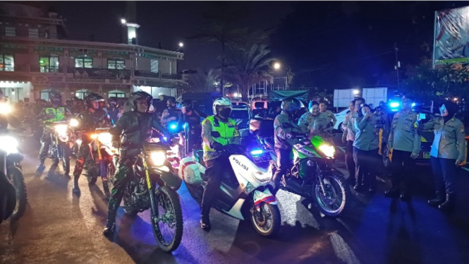 Kapolres dan Walikota Jaksel Kompakan Patroli Malam Takbiran Pakai Motor