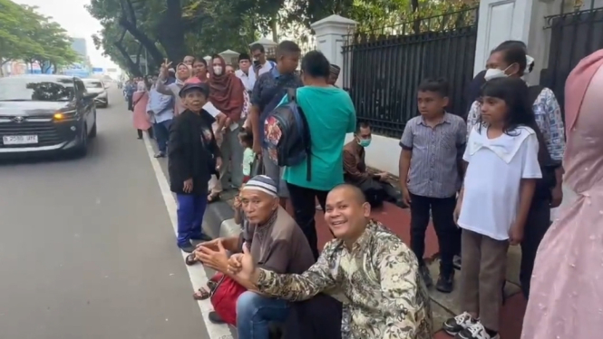 Antrean Warga di Depan Istana Presiden (Doc: Natania)