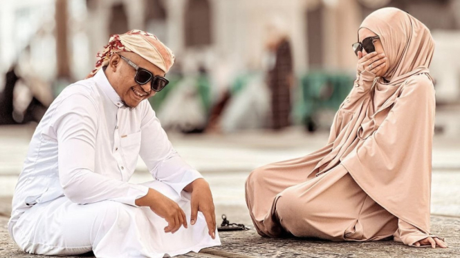 Babe Cabita dan istri.