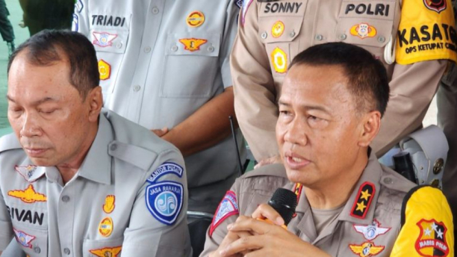 Kakorlantas Polri, Irjen Pol Aan Suhanan usai menengok kondisi penumpang korban kecelakaan bus Rosalia Indah di Tol Semarang-Batang, Kamis, 11 April 2024