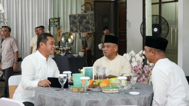 VIVA Militer: KSAD Jenderal TNI Maruli hadiri Open house di kediaman Pangkostrad