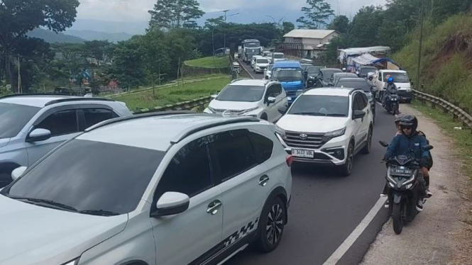 Kondisi arus balik mudik di Jalur Gentong Tasikmalaya, Jabar. 