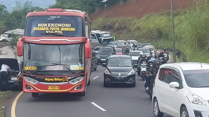 Kondisi arus balik mudik di Jalur Gentong Tasikmalaya, Jabar.