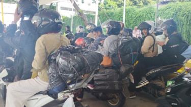 Pemudik motor yang sudah padati Pelabuhan Bakauheni.
