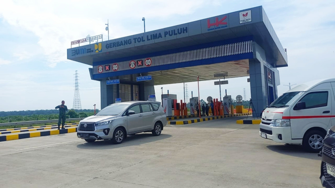 Gerbang tol Lima Puluh, Sumatera Utara.(B.S.Putra/VIVA)