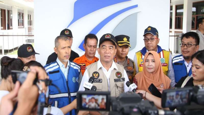 Menko PMK Muhadjir Effendy saat meninjau arus mudik 2024