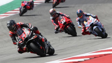 Pembalap Aprilia Racing, Maverick Vinales pimpin balapan