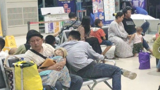 Pemudik keletigan pilih bermalam di Pelabuhan Bakeuheni.