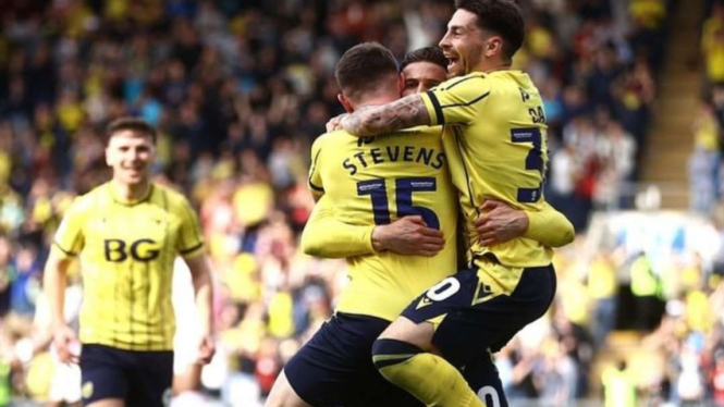 Selebrasi gol Oxford United