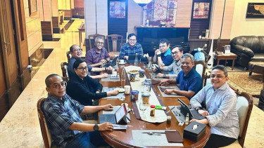 Menteri Keuangan Sri Mulyani rapat malam-malam bersama jajaran pejabat Kemenkeu