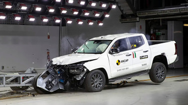 Uji tabrak Mitsubishi Triton 2024