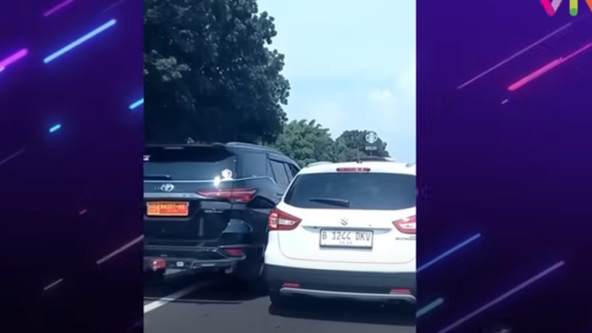 Mobil Fortuner yang memakai pelat nomor TNI palsu.