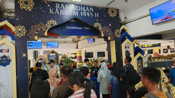 Aktivitas penumpang kereta api di Stasiun Medan.(dok KAI Sumut)