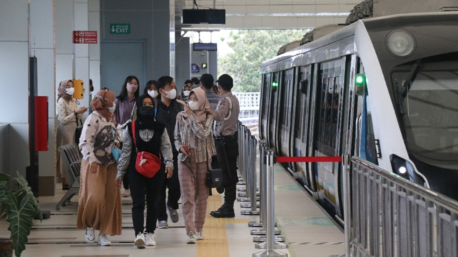 Penumpang LRT Sumsel meningkat drastis pada masa libur lebaran.