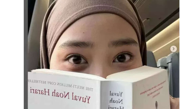 Buku yang Dibaca Camillia Azzahra alias Zara