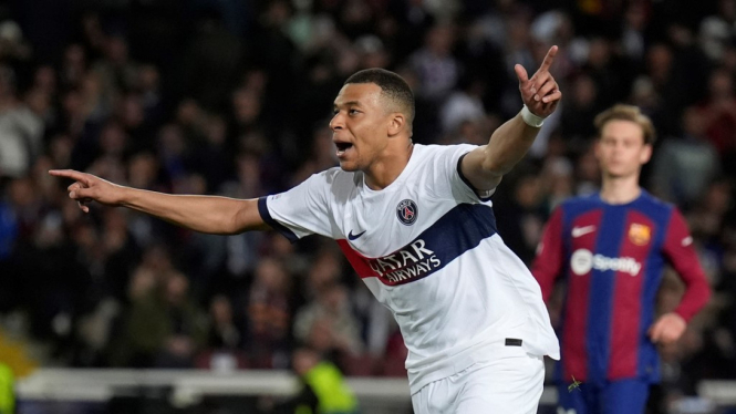 Pemain PSG Kylian Mbappe rayakan gol