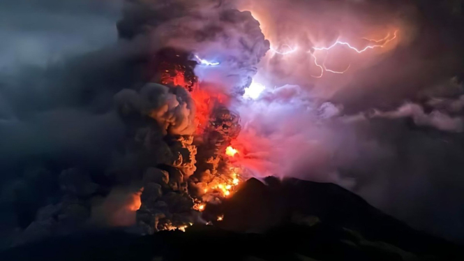 Gunung Api Ruang di Kabupaten Sitaro, Provinsi Sulawesi Utara