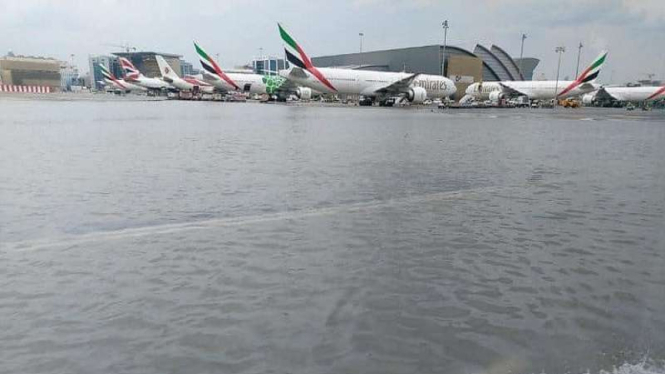 Bandara di Dubai, Uni Emirat Arab (UAE), tergenang banjir 17/4