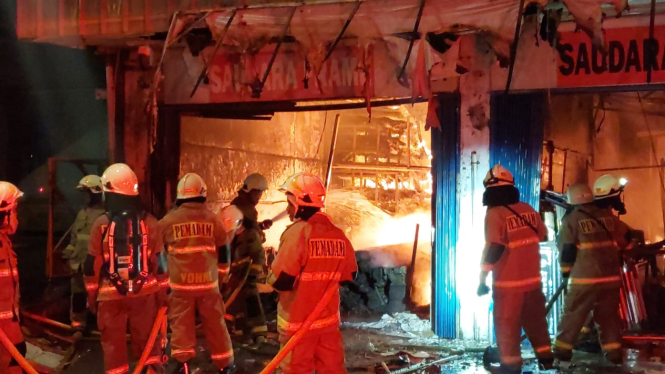 Toko bingkai di mampang prapatan ludes dilalap sijago merah