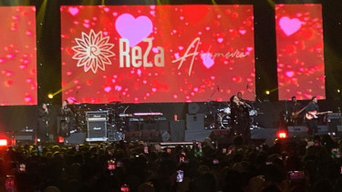 Aksi panggung Reza Artamevia dalam Soul Intimate Concert 2.0